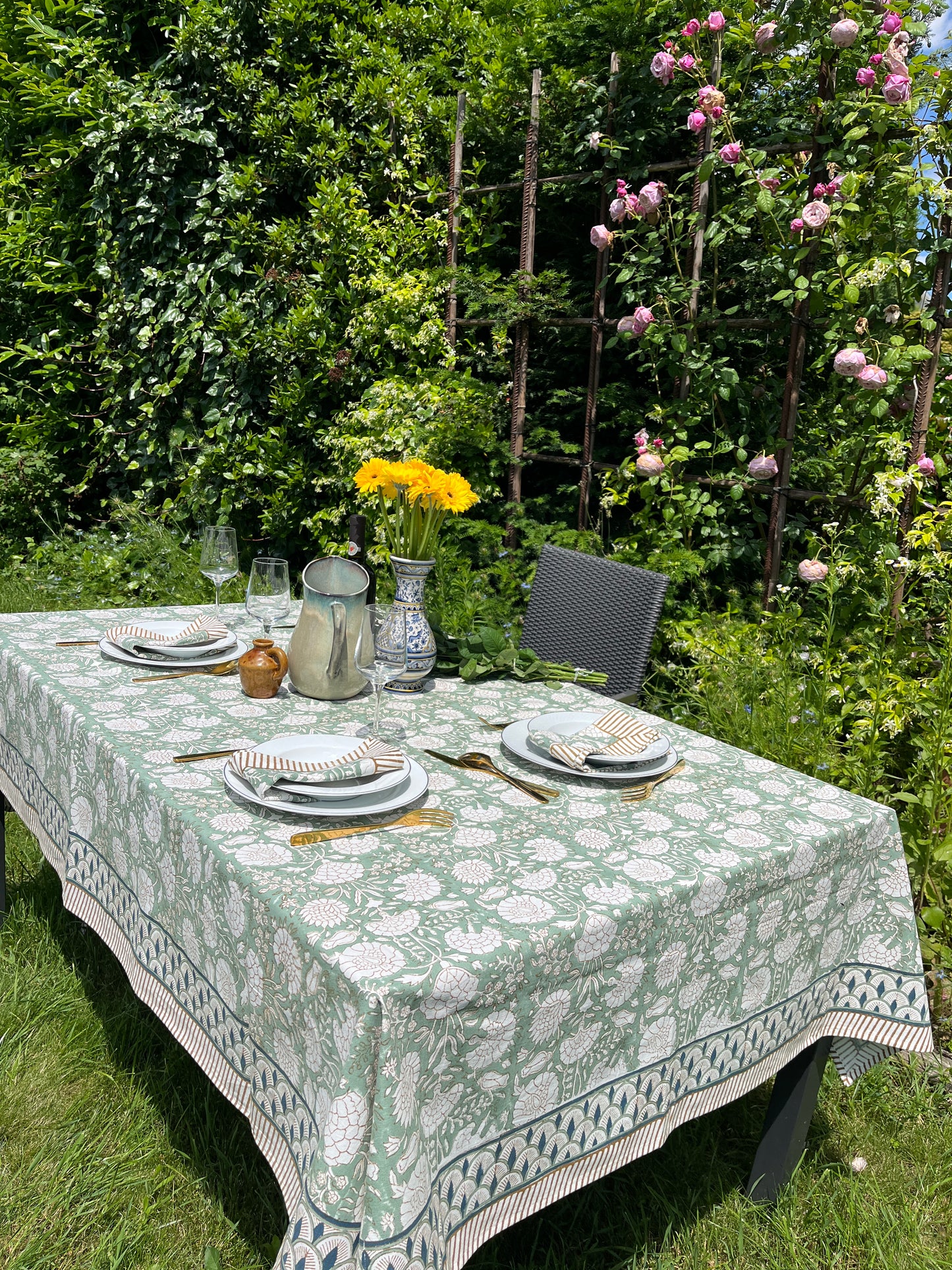 Hand Block Printed Table Cover with Napkins (Mana)